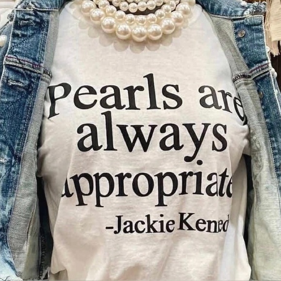 ARTISAN Necklace “Pearls in the Mist” on Sepia Long Crocheted Wrap - Picture 3 of 14